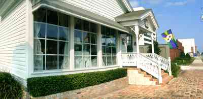 Pensacola:-Downtown:-Artesana_03.jpg:  downtown, victorian house, gingerbread trim, 