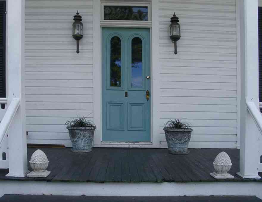 Pensacola:-Seville-Historic-District:-317-East-Intendencia-Street_01.jpg:  four-square georgian victorian house, porch, bannister