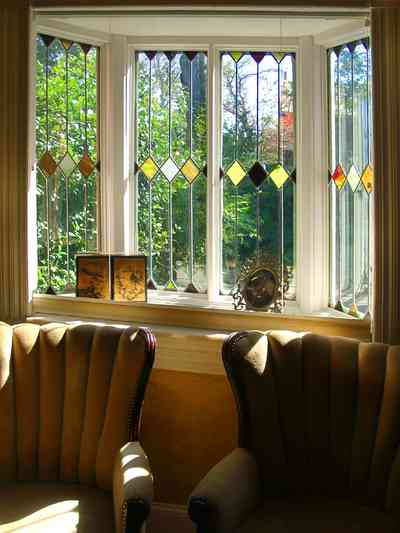 Pensacola:-Seville-Historic-District:-433-East-Zaragoza-Street_49.jpg:  victorian house, stained glass window, bathroom